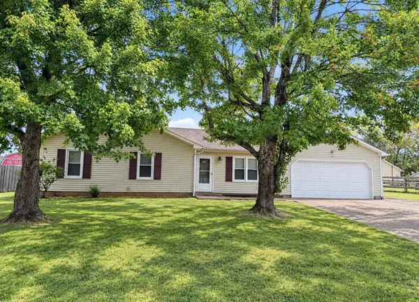 581 Foxfield Rd, Hopkinsville, KY 42240