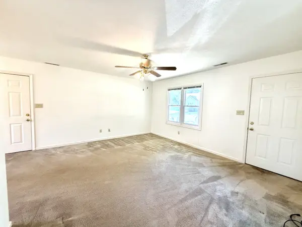 581 Foxfield Rd, Hopkinsville, KY 42240