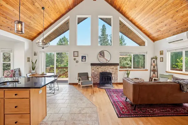 9832 Scotia Rd, Newport, WA 99156