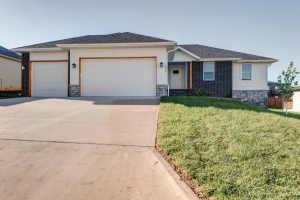 2612 W Pigeon DR, Ozark, MO 65721