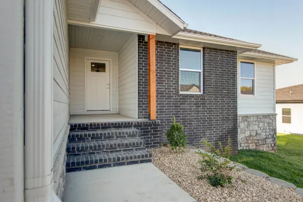 2612 W Pigeon DR, Ozark, MO 65721