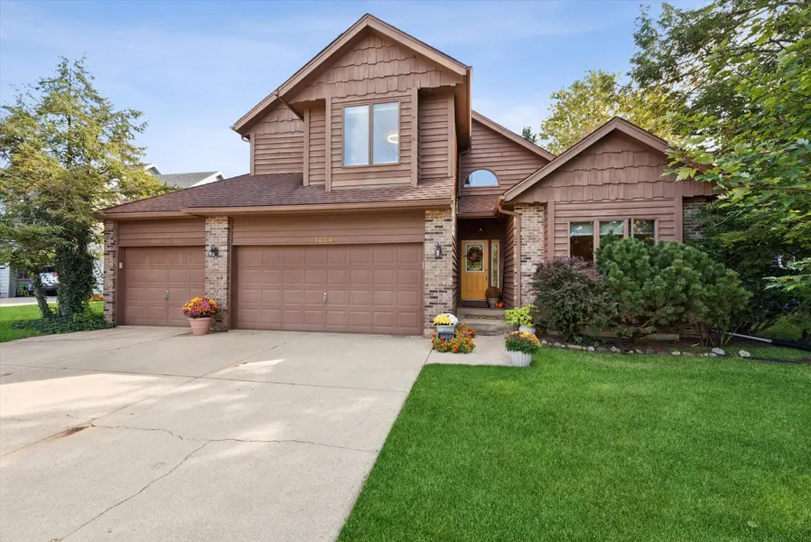 1204 Bartlett DR, Valparaiso, IN 46383