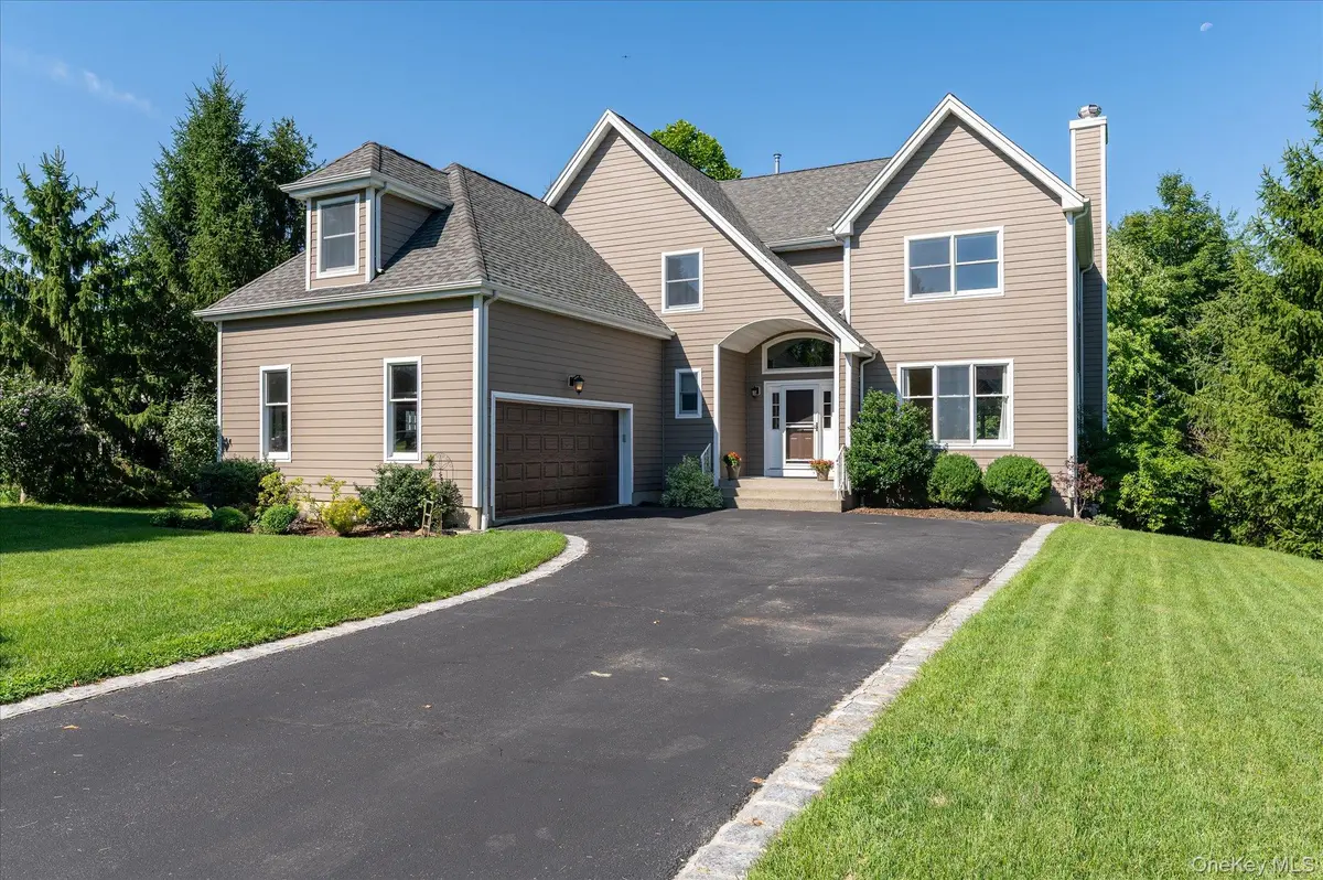 4 Harris CT, Baldwin Place, NY 10505