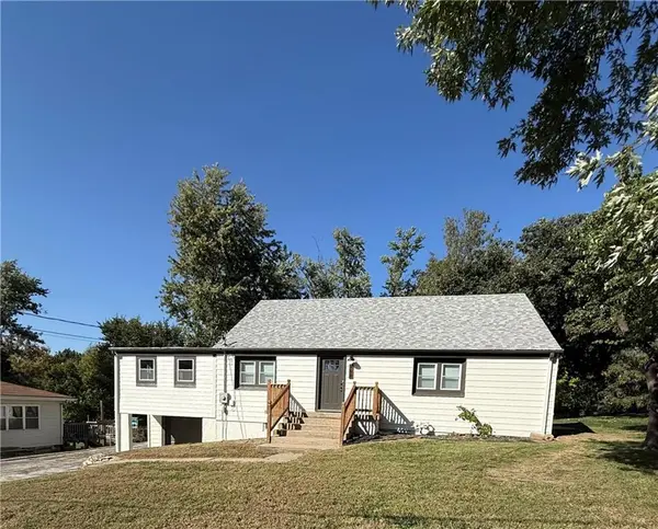 808 NE Russell RD, Kansas City, MO 64116