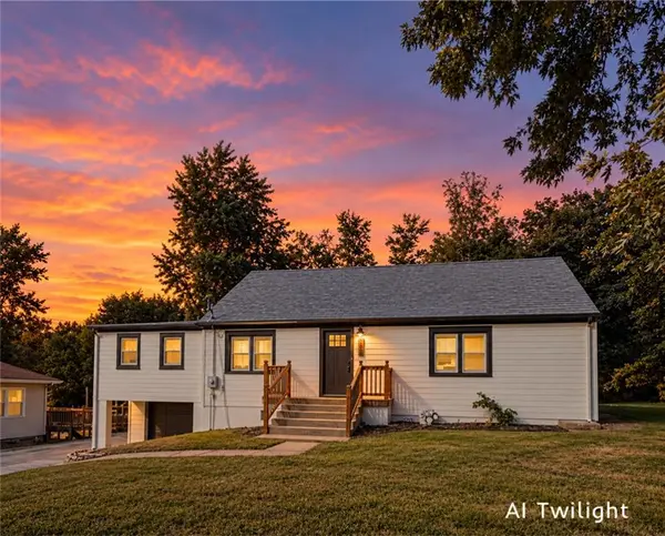 808 NE Russell RD, Kansas City, MO 64116