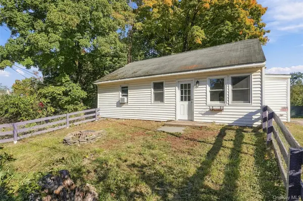 34 McKinley LN, Poughkeepsie, NY 12601