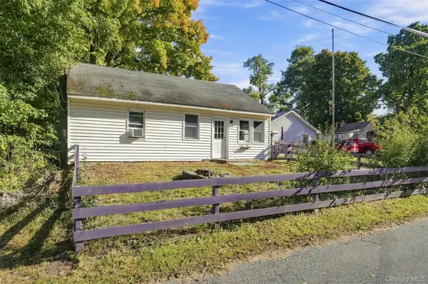 34 McKinley LN, Poughkeepsie, NY 12601