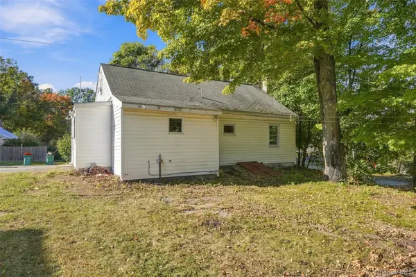 34 McKinley LN, Poughkeepsie, NY 12601