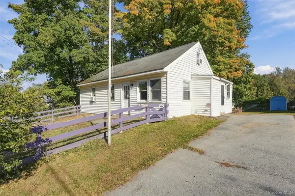 34 McKinley LN, Poughkeepsie, NY 12601