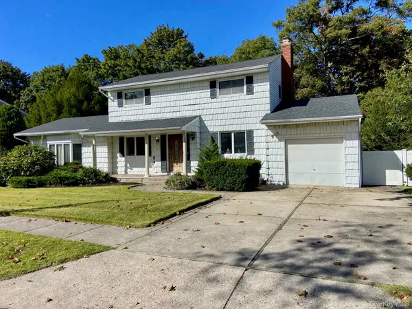 21 Shelton CT, Commack, NY 11725