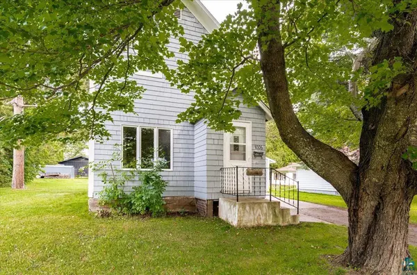 1006 27th St, Scanlon, MN 55720