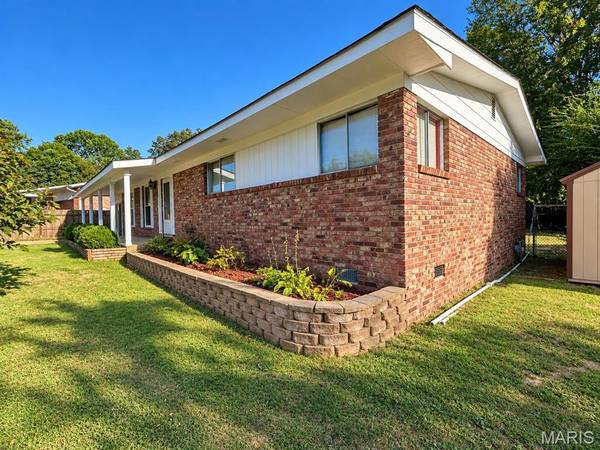 2414 Covington MDWS, Poplar Bluff, MO 63901