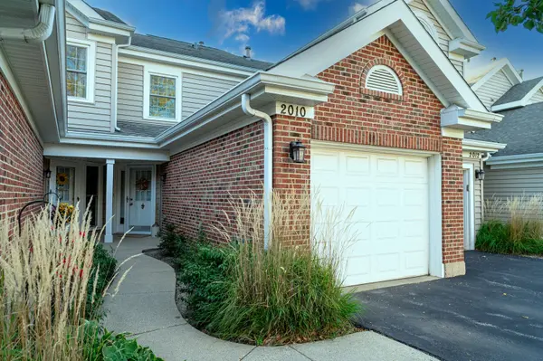 2010 N Stillwater RD, Arlington Heights, IL 60004