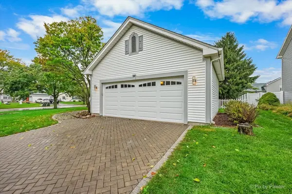 297 Braemar GLN, Bolingbrook, IL 60440