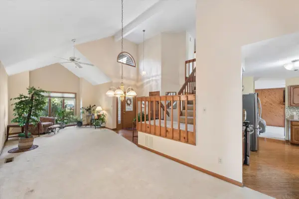 1204 Bartlett DR, Valparaiso, IN 46383