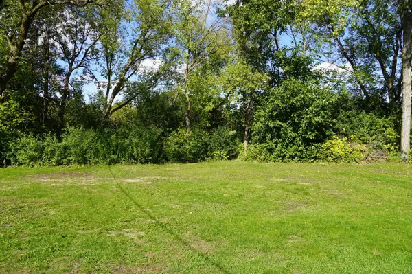 1595 Sandhurst AVE E, Maplewood, MN 55109