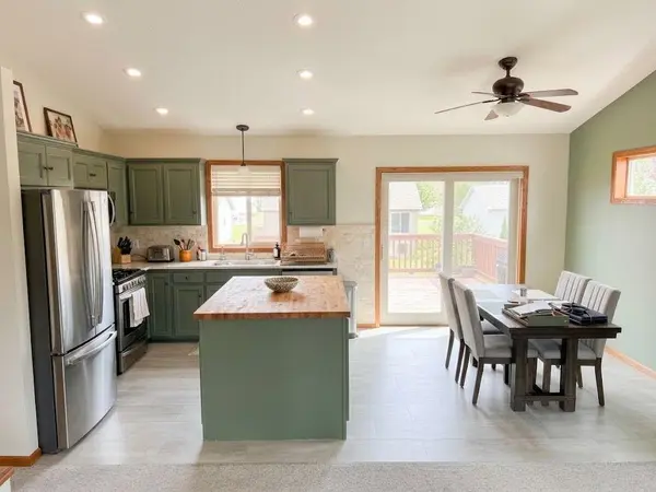 936 Ivy Hills RD, Belle Plaine, MN 56011