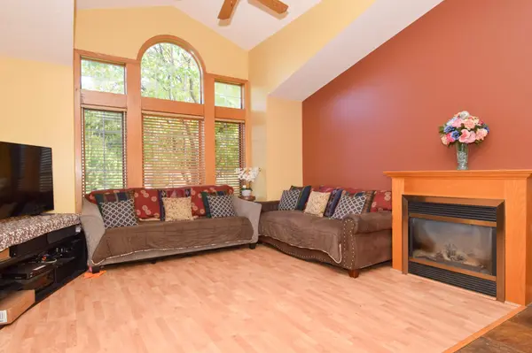 8743 Queens GDNS N, Brooklyn Park, MN 55443