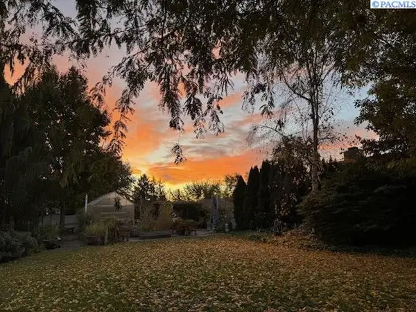 502 Ave H, Grandview, WA 98930