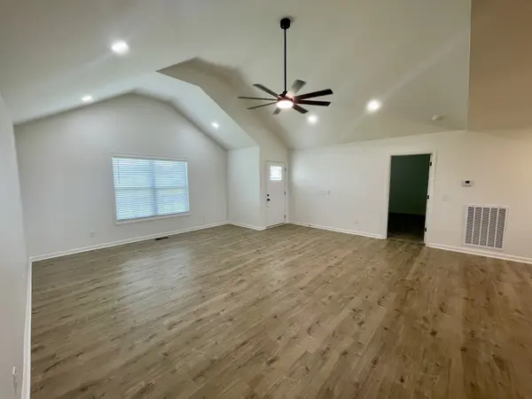 100 Donald Rd, Lafayette, TN 37083