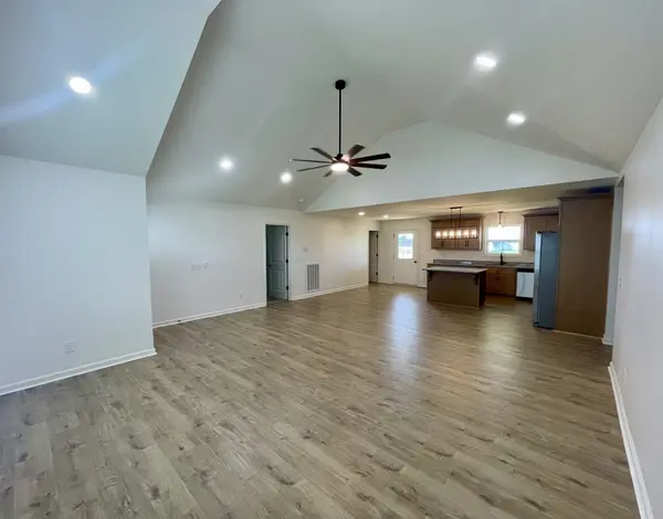100 Donald Rd, Lafayette, TN 37083