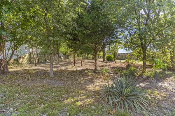 1872 N Boonville AVE, Springfield, MO 65803