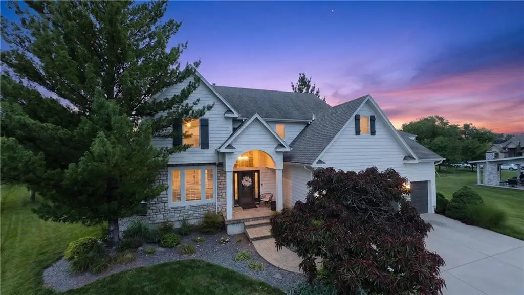 2929 SW Lewis CIR, Lee's Summit, MO 64081