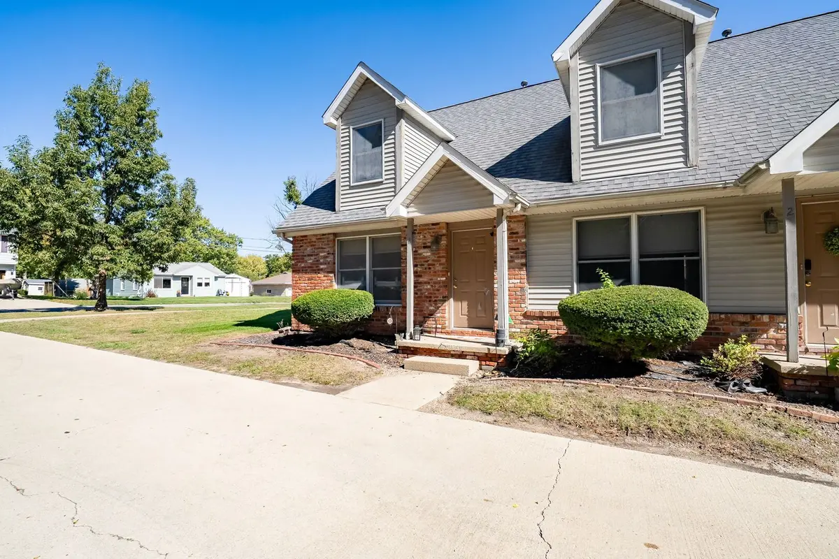 99 E Lincoln ST, Normal, IL 61761