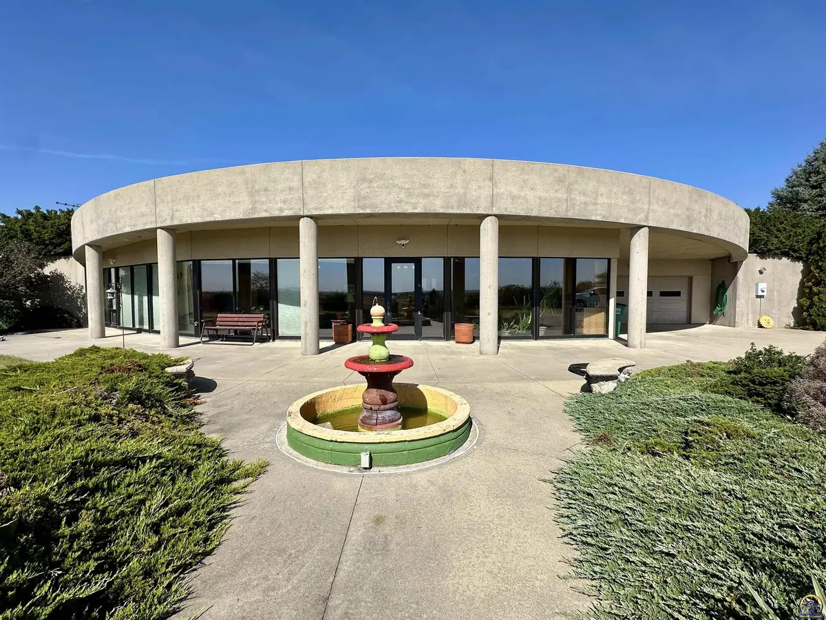 1418 State Hwy 71, Bern, KS 66408