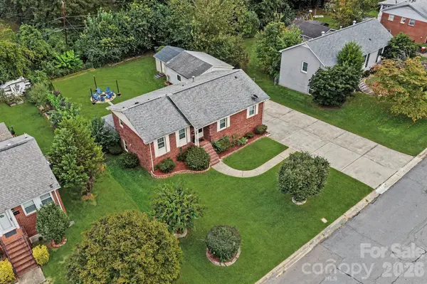 3931 Irvington DR, Charlotte, NC 28205