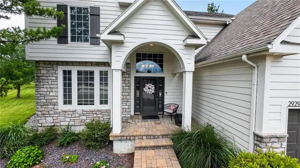 2929 SW Lewis CIR, Lee's Summit, MO 64081