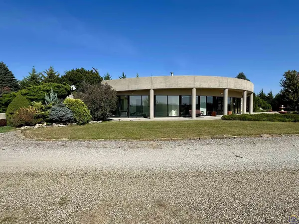 1418 State Hwy 71, Bern, KS 66408