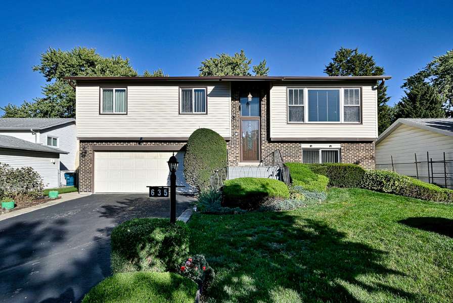 635 N Rumple LN, Addison, IL 60101
