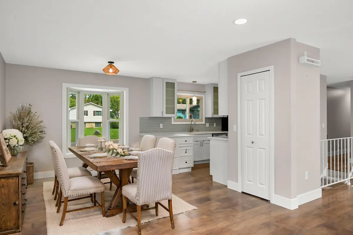 13712 E Wellington CRES, Burnsville, MN 55337