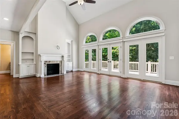 16516 Riverpointe DR, Charlotte, NC 28278