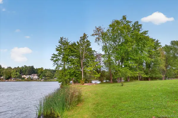 50 Waterview TER, New Windsor, NY 12553
