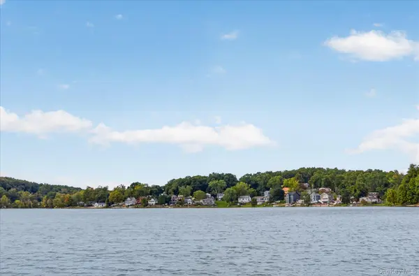 50 Waterview TER, New Windsor, NY 12553
