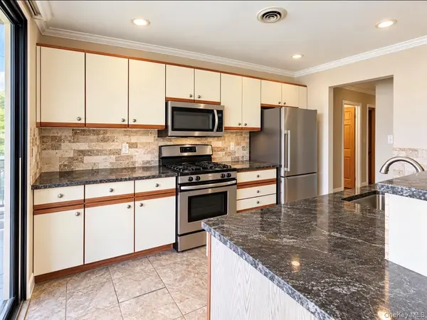 2 Park PL #B1C, Newburgh, NY 12550