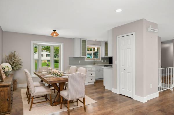 13712 E Wellington CRES, Burnsville, MN 55337