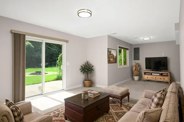 13712 E Wellington CRES, Burnsville, MN 55337