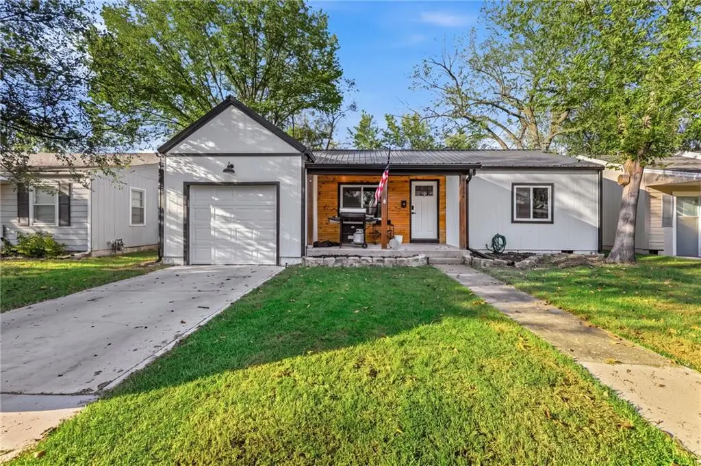 1734 Main ST, Osawatomie, KS 66064