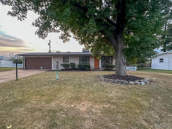 10214 Julius Northway, Sunset Hills, MO 63127