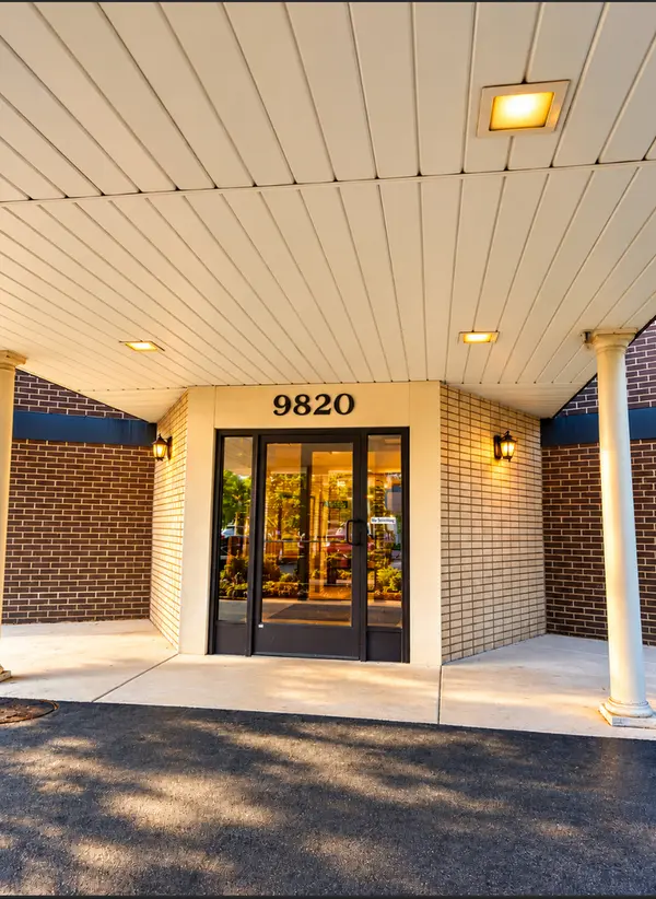 9820 S PULASKI RD #210, Oak Lawn, IL 60453