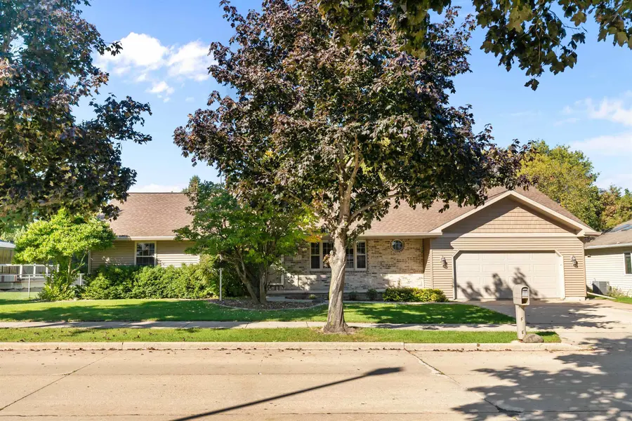 151 GRACELAND DR, Oshkosh, WI 54904-7957
