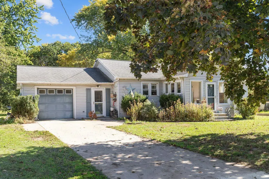 204 N MCKENZIE AVE, Gillett, WI 54124