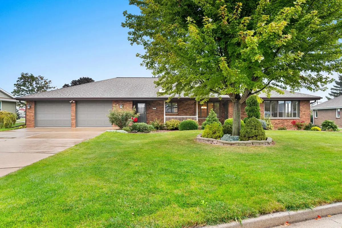 824 RALPH ST, Luxemburg, WI 54217