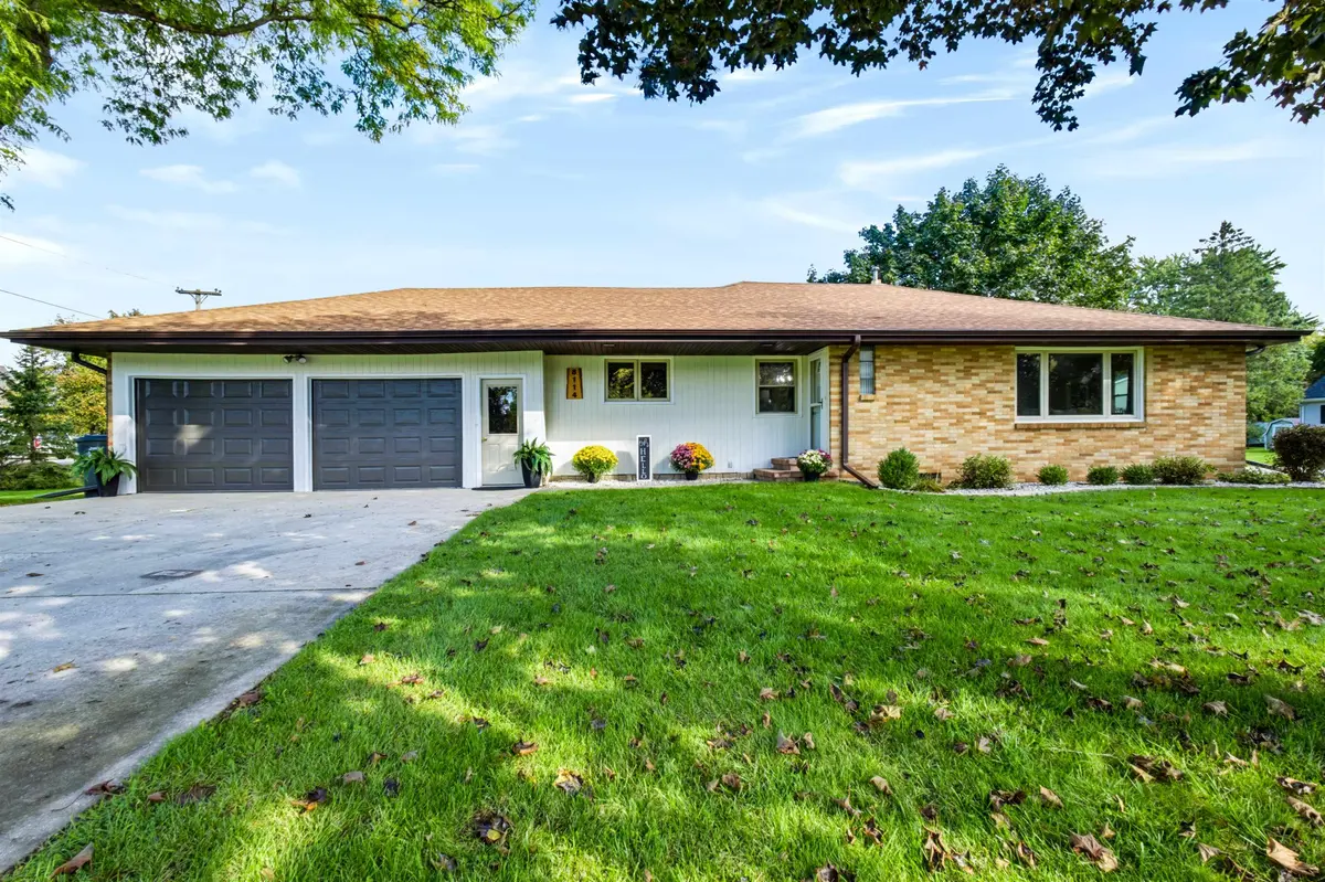 8114 GEENAN ST, Kaukauna, WI 54130