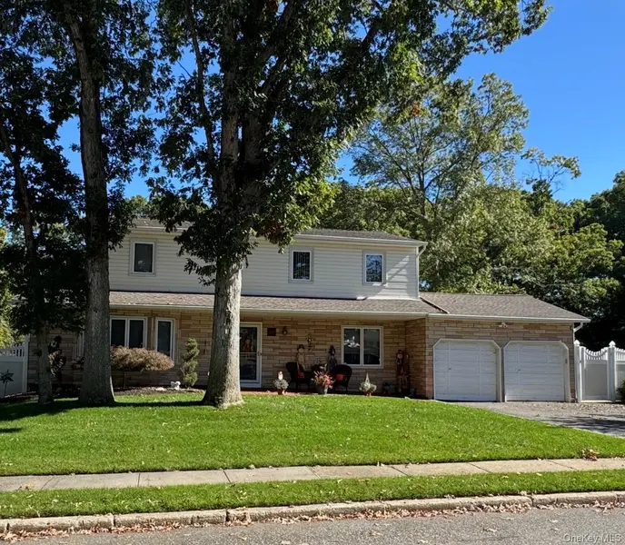 45 Birch ST, Lake Grove, NY 11755