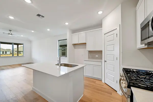 1012 Universal DR, Hutto, TX 78634