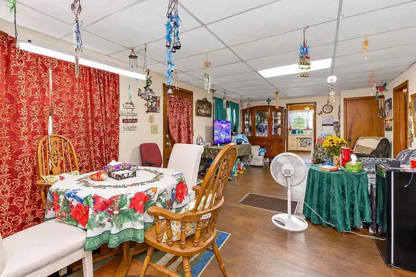 501 E 5th ST, Tonganoxie, KS 66086